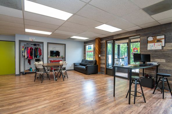 5950 Willow Ln, Lake Oswego, OR 97035
